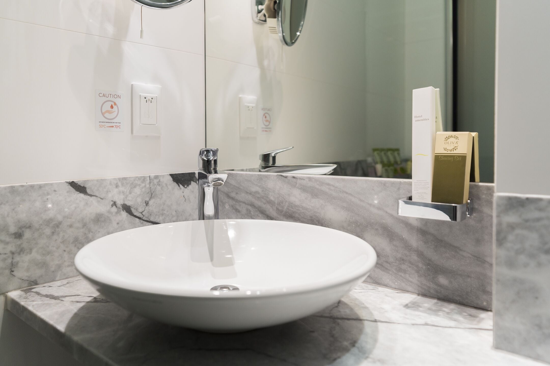 classic single room (internal courtyard view) | bathroom | eco-friendly toiletries, slippers