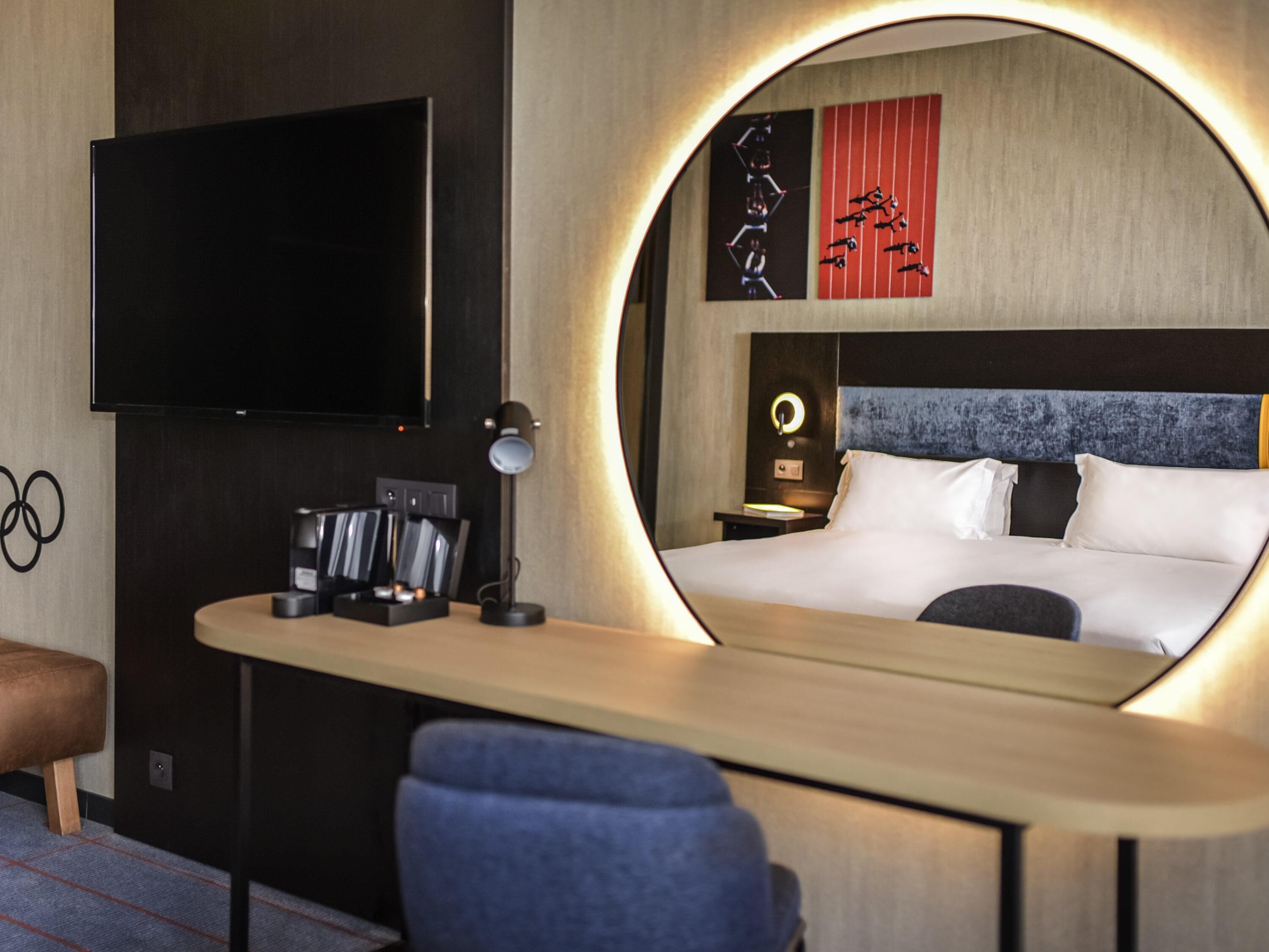Privilege, Room, 1 King Bed | Minibar, in-room safe, desk, blackout drapes