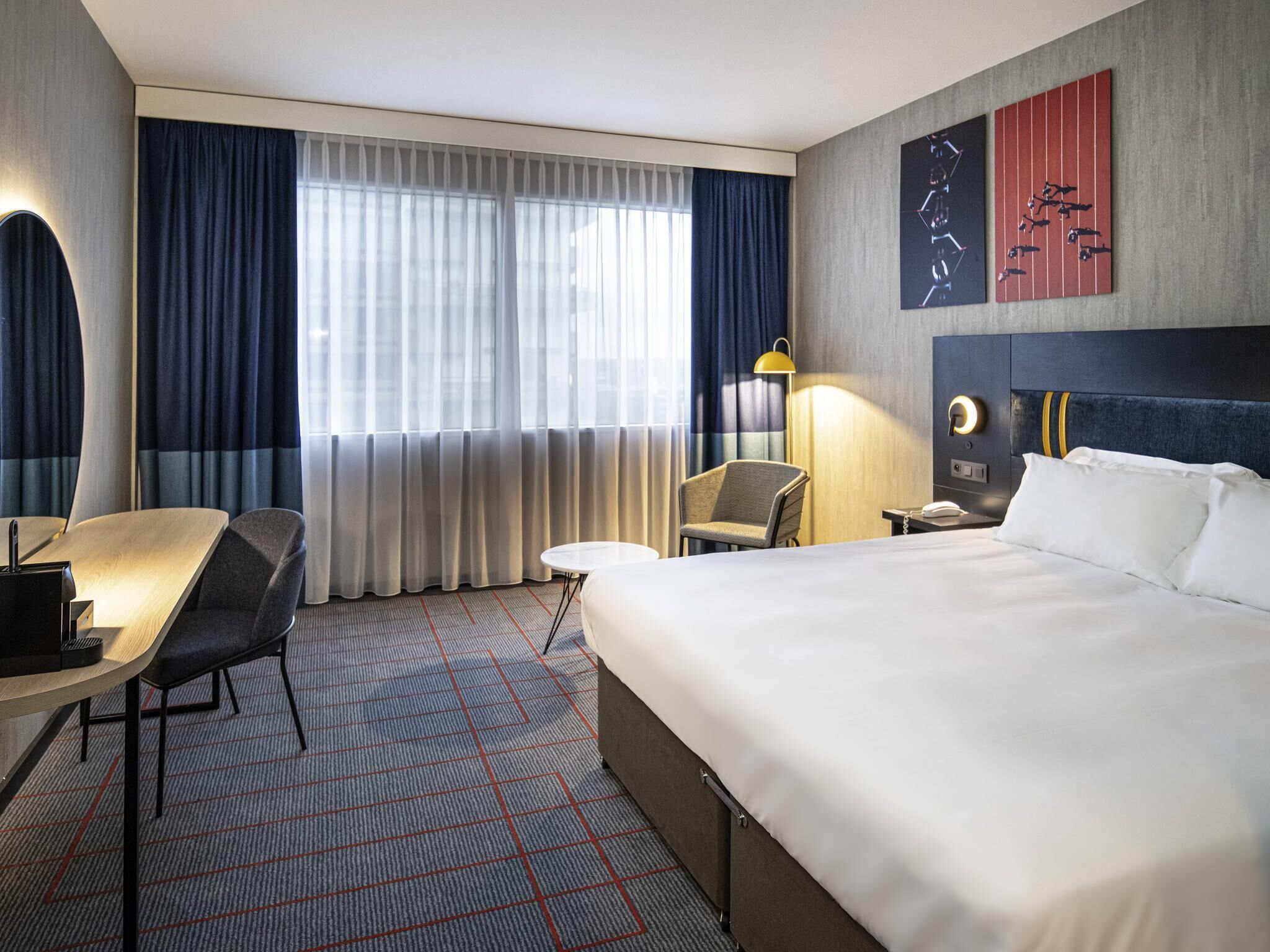 Privilege, Room, 1 Double Bed | Minibar, in-room safe, desk, blackout drapes