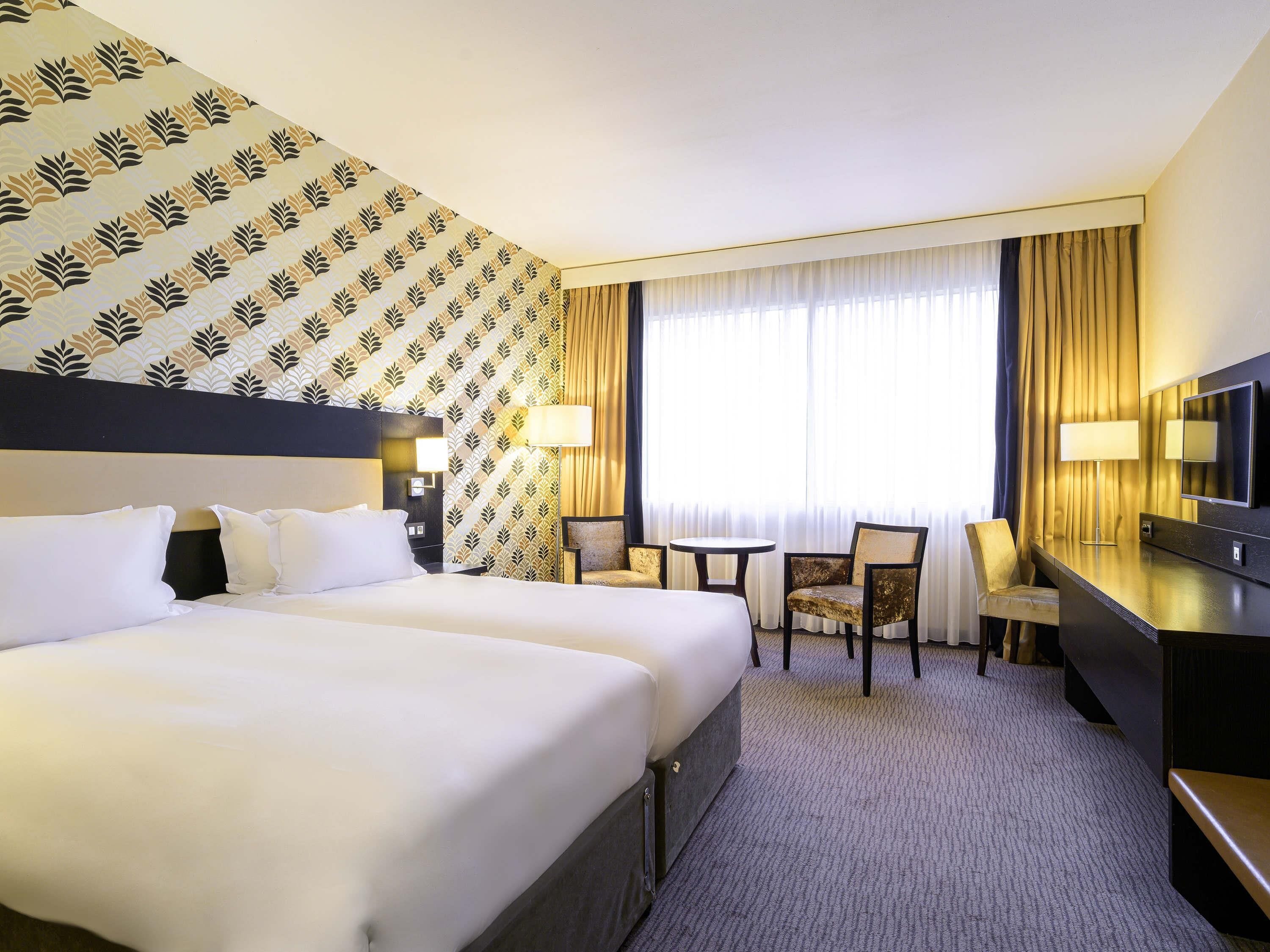 Rom – superior, 1 dobbeltseng | Minibar, safe på rommet, skrivebord og blendingsgardiner