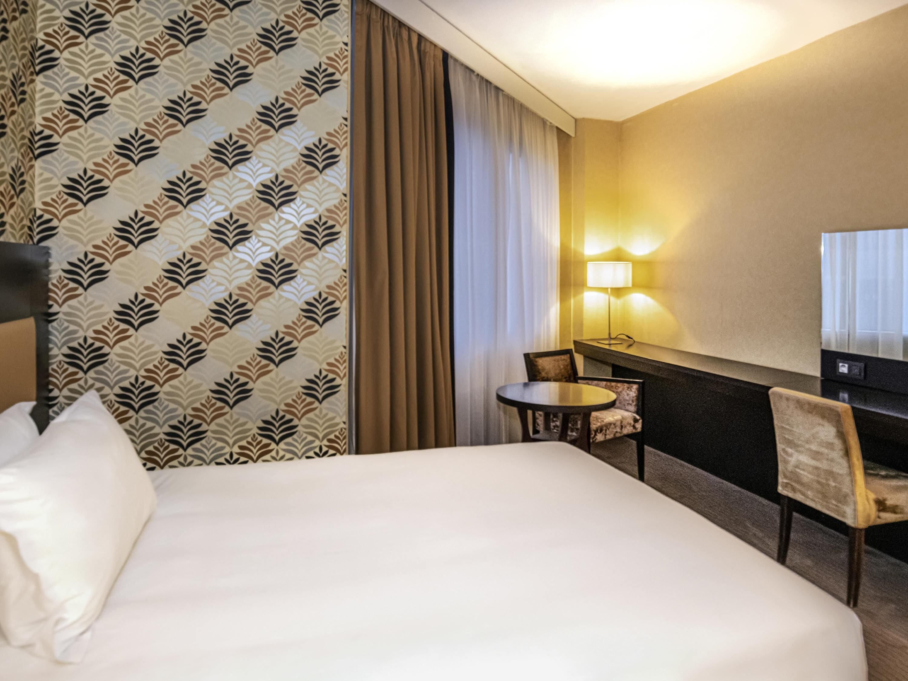 Rom – classic, 1 enkeltseng | Minibar, safe på rommet, skrivebord og blendingsgardiner