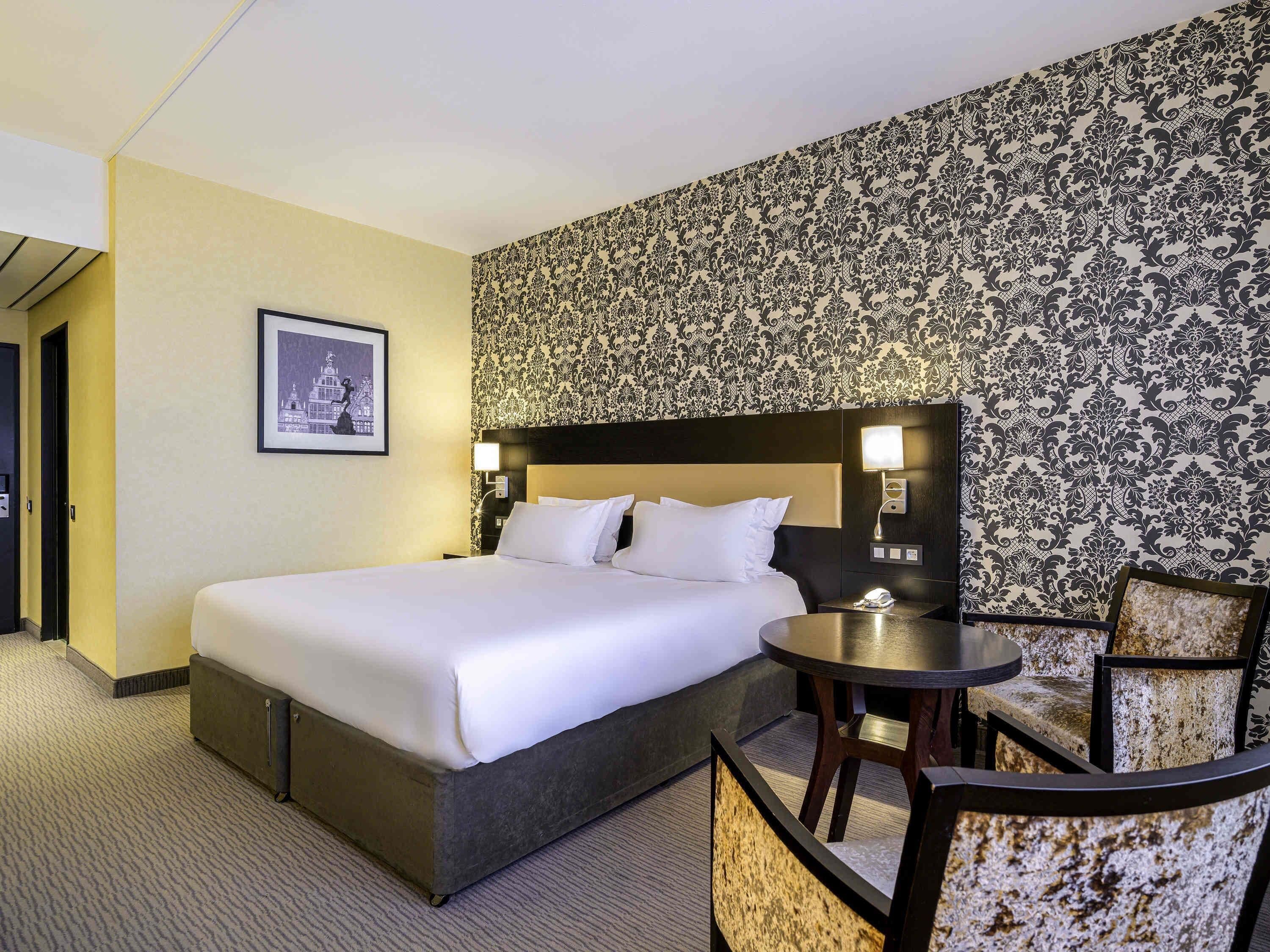 Dobbeltrom – classic, 1 dobbeltseng | Minibar, safe på rommet, skrivebord og blendingsgardiner