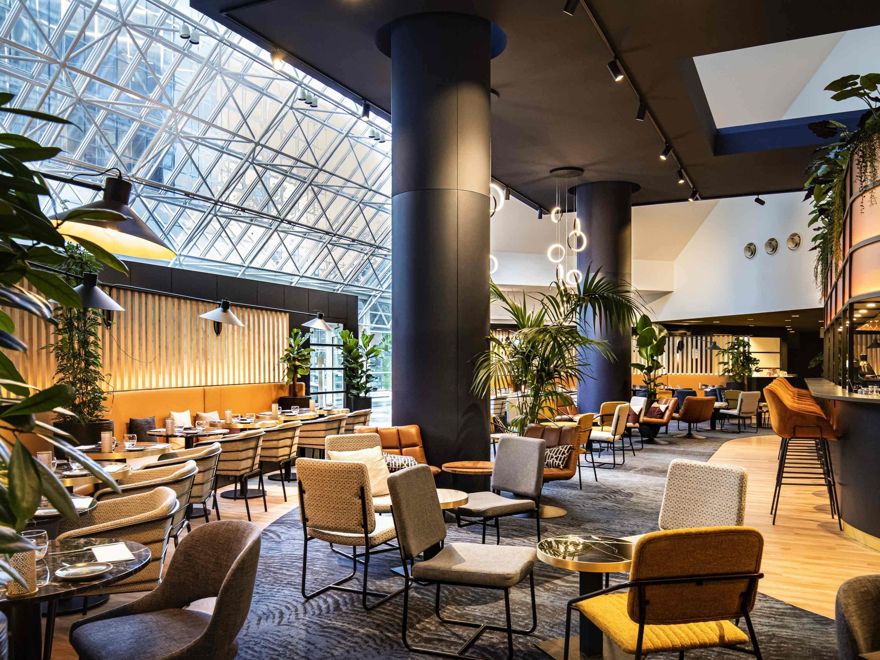 Breakfast and lunch served