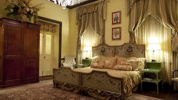 Habitación Deluxe, 1 cama King size | Sábanas de algodón egipcio y ropa de cama de alta calidad