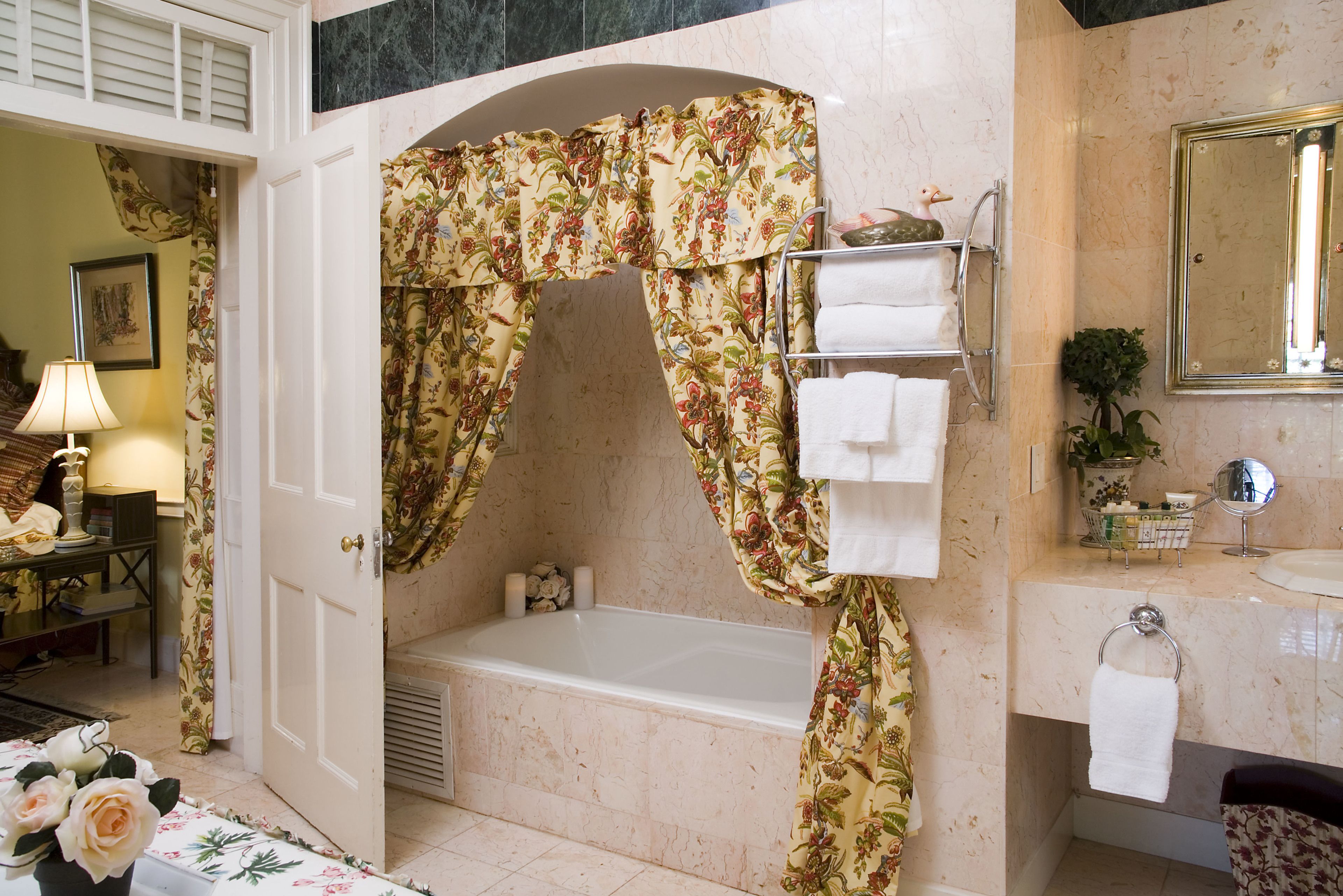 combined shower/bathtub, jetted bath, designer toiletries, hair dryer