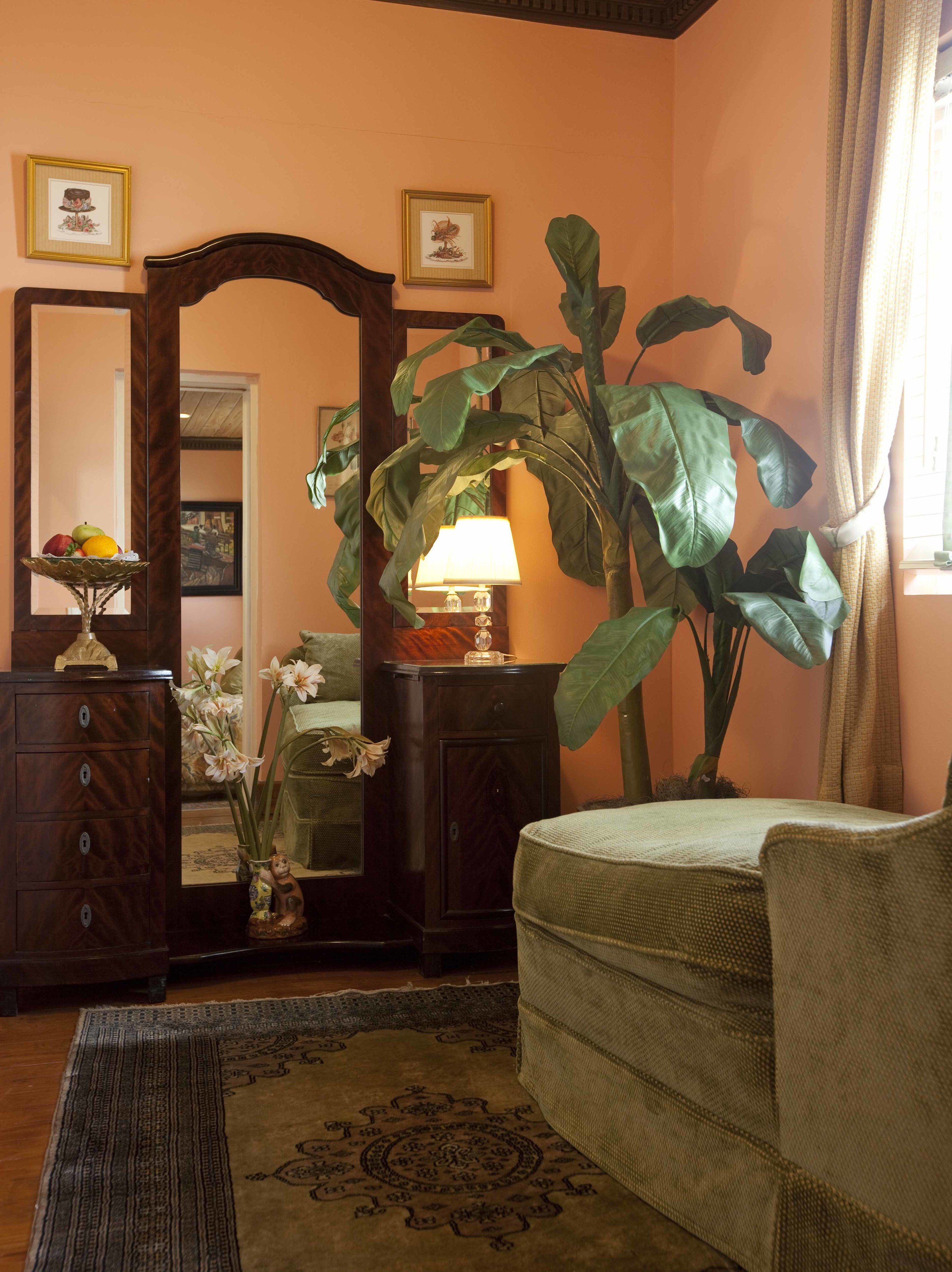 42-inch flat-screen tv with cable channels, tv