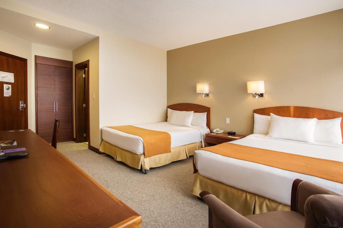 Premium bedding, in-room safe, desk, blackout curtains