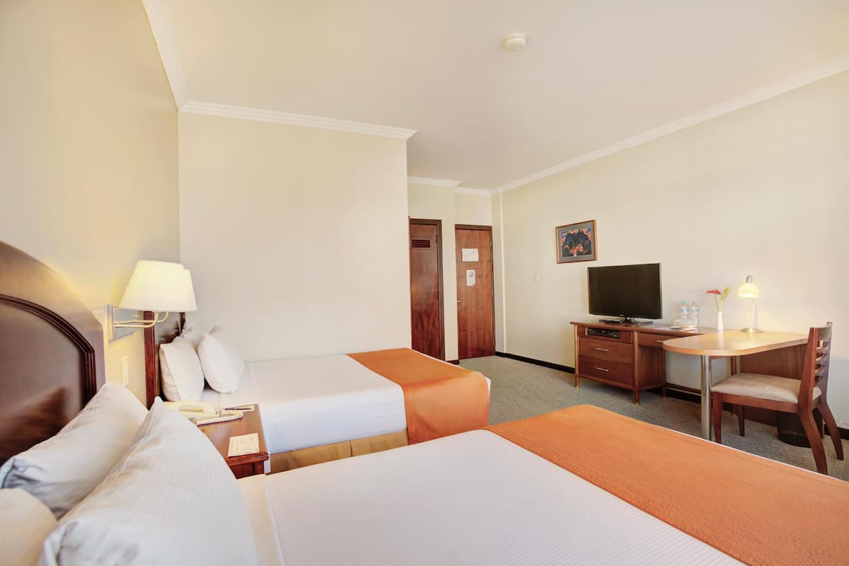 Premium bedding, in-room safe, desk, blackout drapes