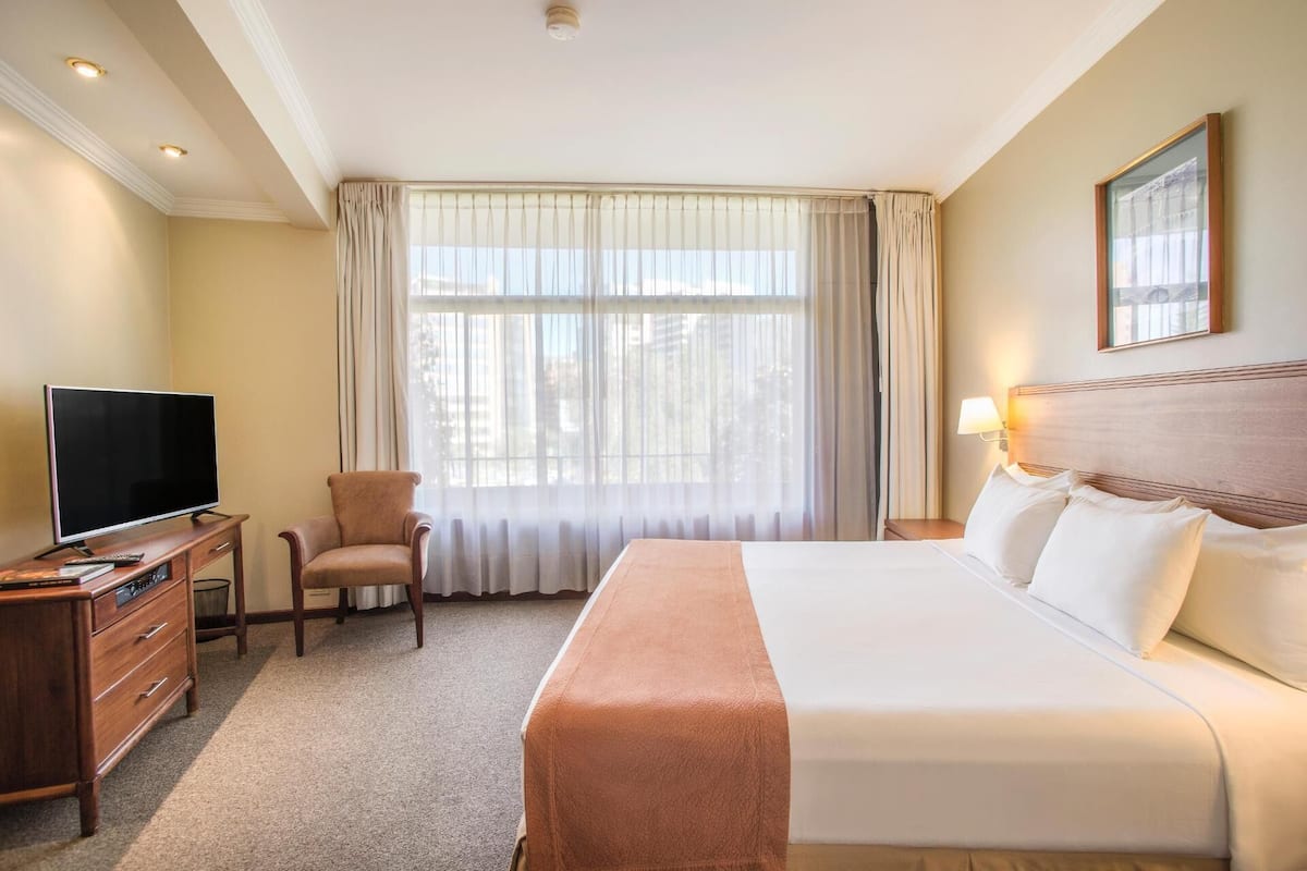 Premium bedding, in-room safe, desk, blackout curtains