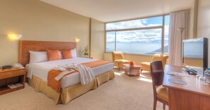 Sengetøy av topp kvalitet, safe på rommet og skrivebord