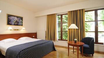 Superior Double or Twin Room, Canal View | Minibar, in-room safe, individually furnished, desk