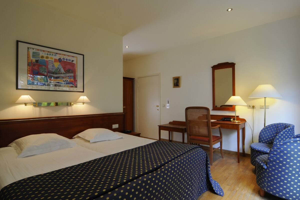 Superior Double or Twin Room | Minibar, in-room safe, desk, blackout drapes