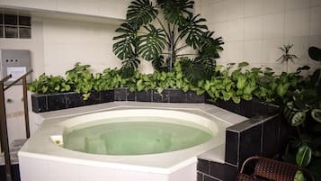 Indoor spa tub