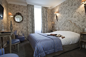 Superior Room, 1 Queen Bed, Non Smoking (Larger Room) | Premium bedding, pillowtop beds, in-room safe, individually decorated