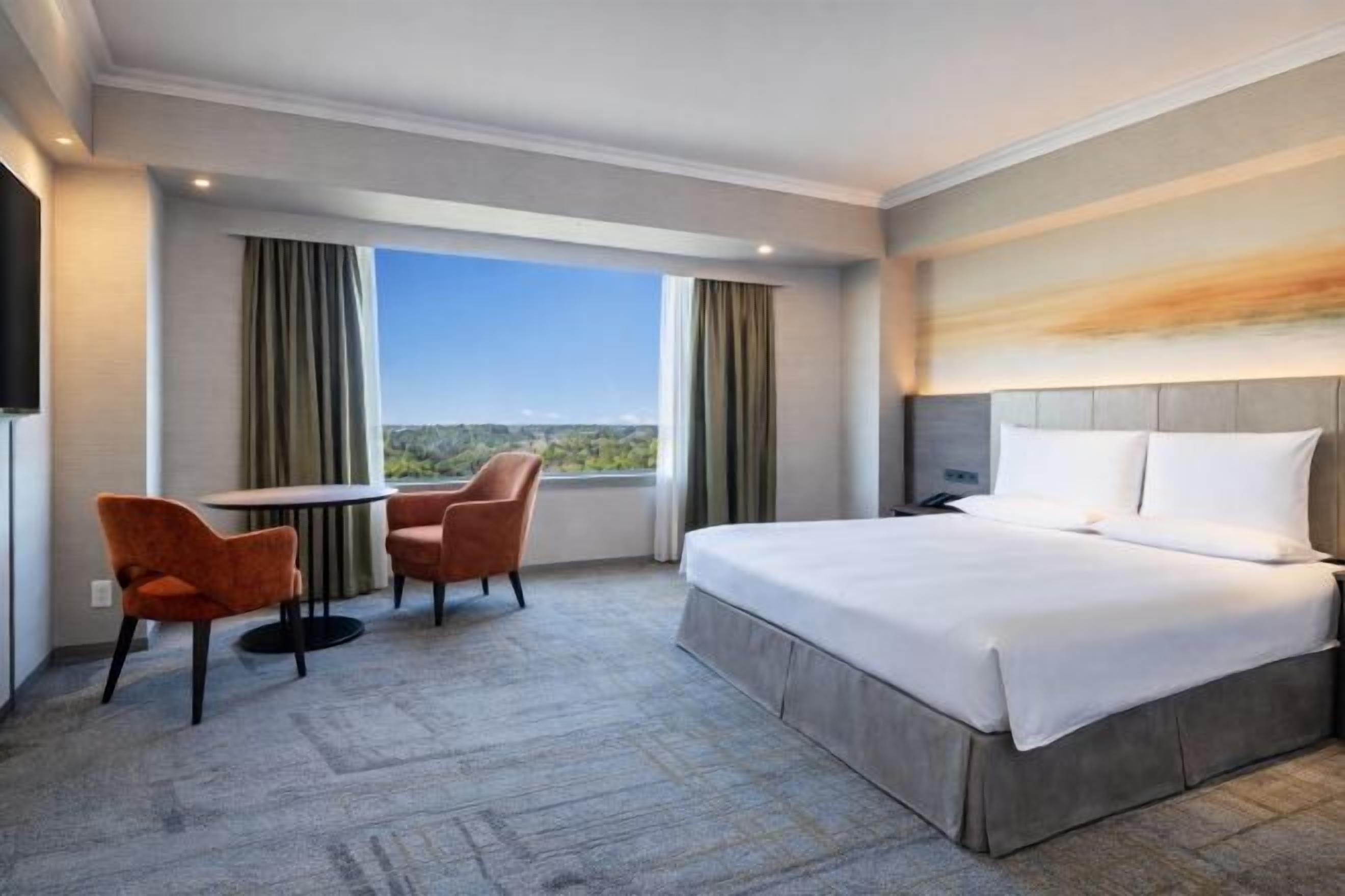 Een kluis op de kamer, een bureau, een laptopwerkplek