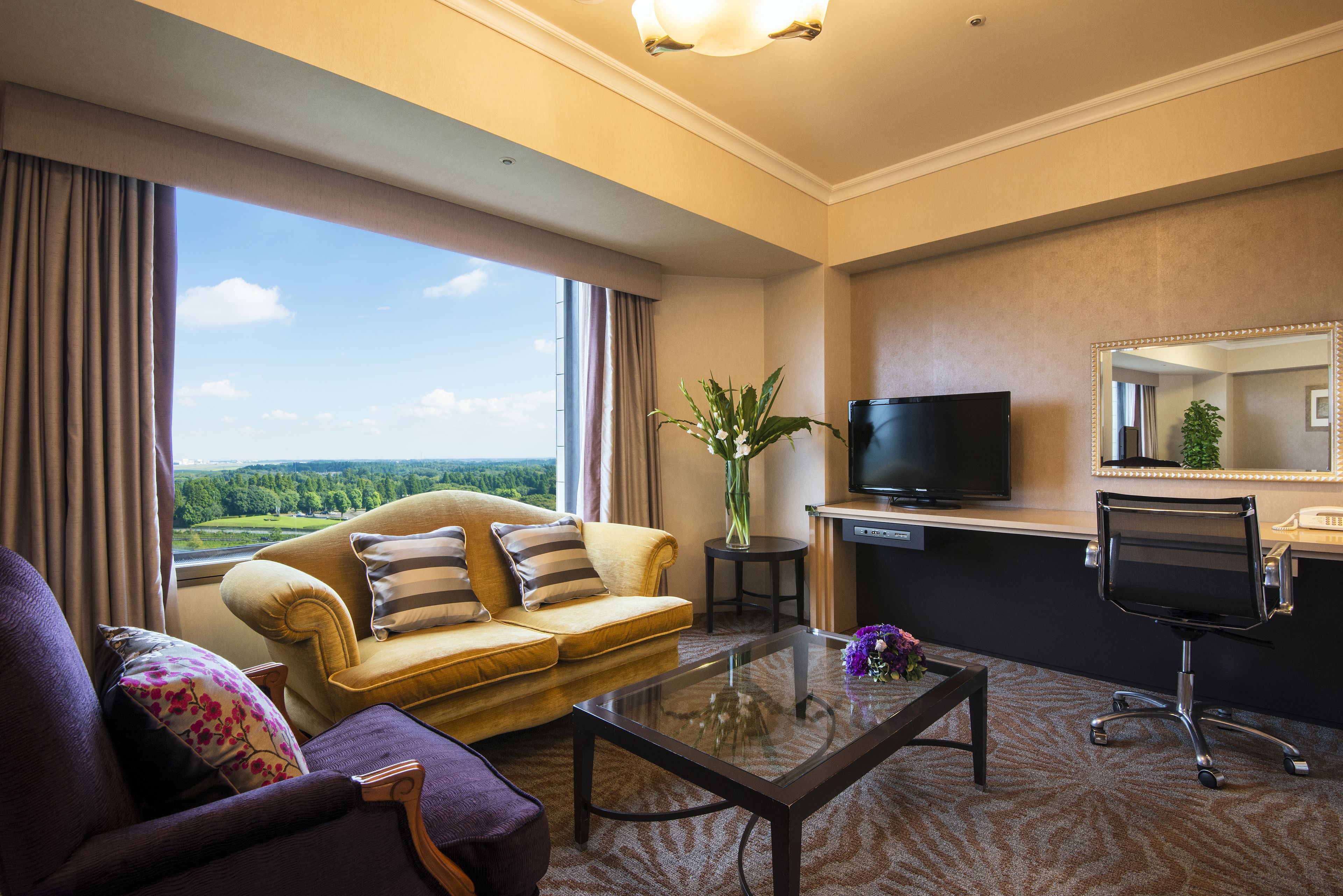 junior suite king room | 1 bedroom, minibar, in-room safe, desk