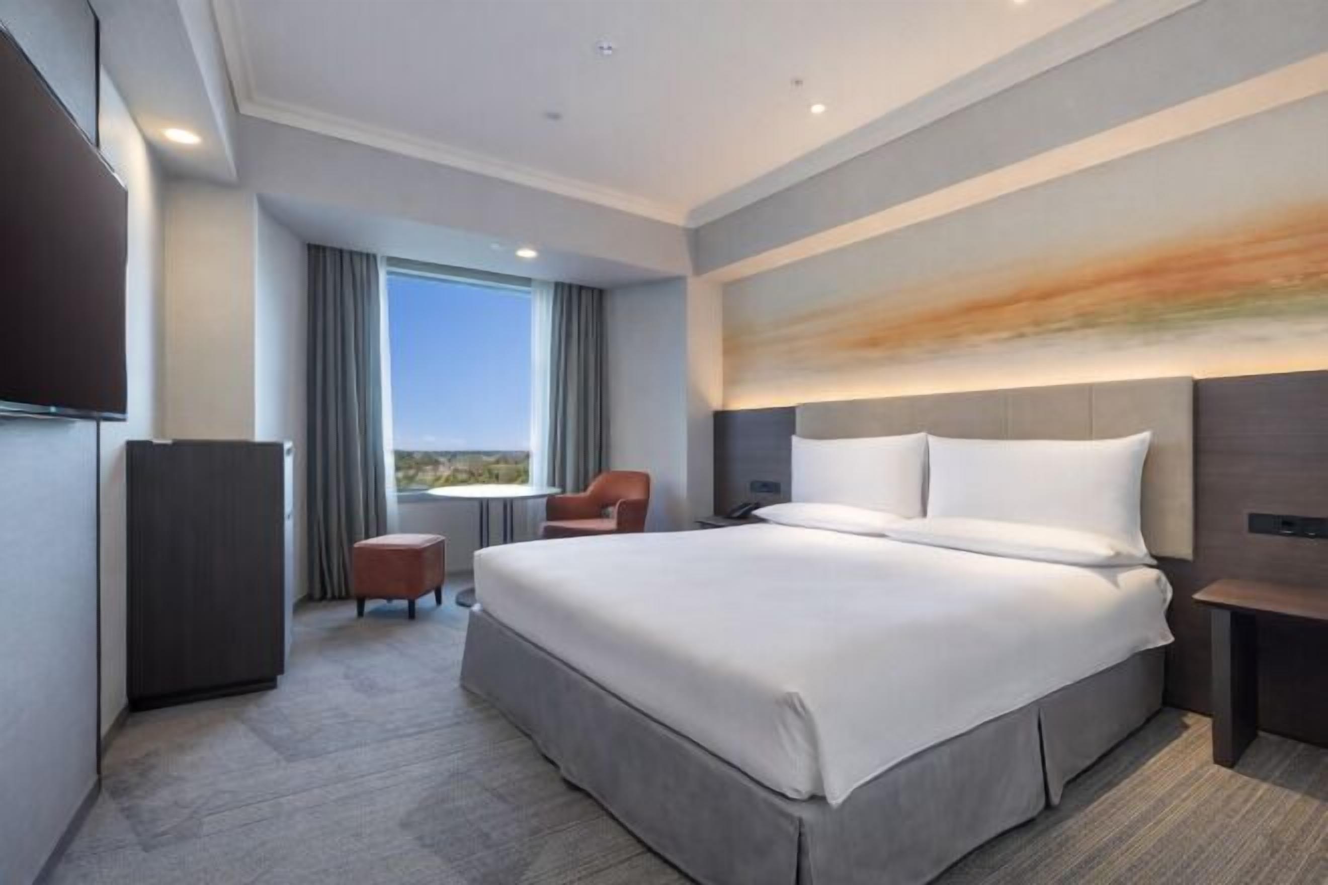 Een kluis op de kamer, een bureau, een laptopwerkplek