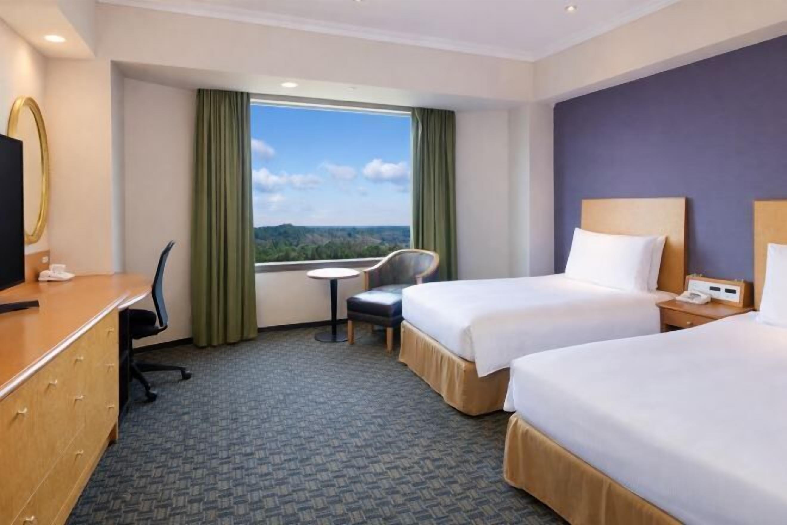 Een kluis op de kamer, een bureau, een laptopwerkplek