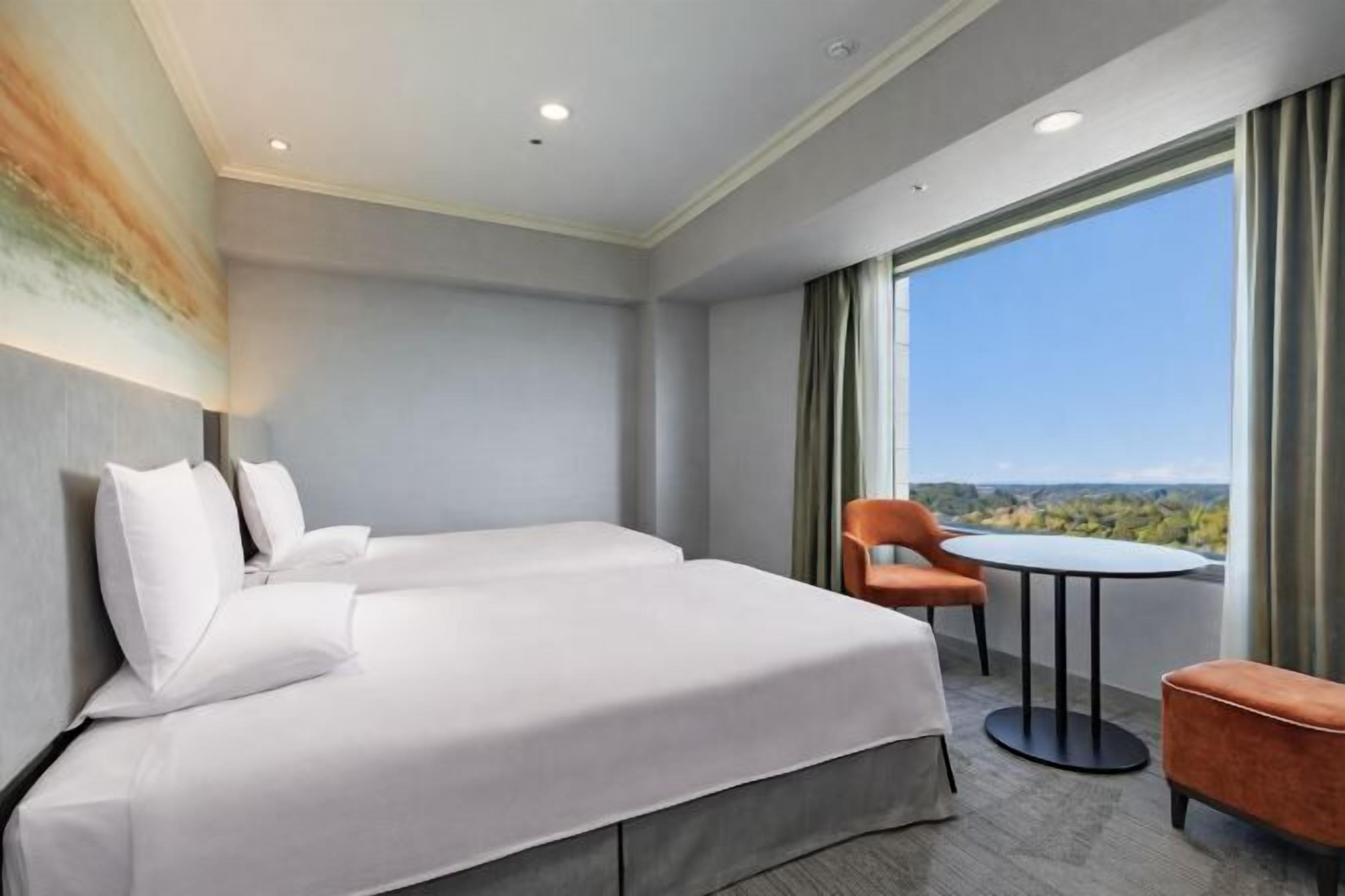 Een kluis op de kamer, een bureau, een laptopwerkplek