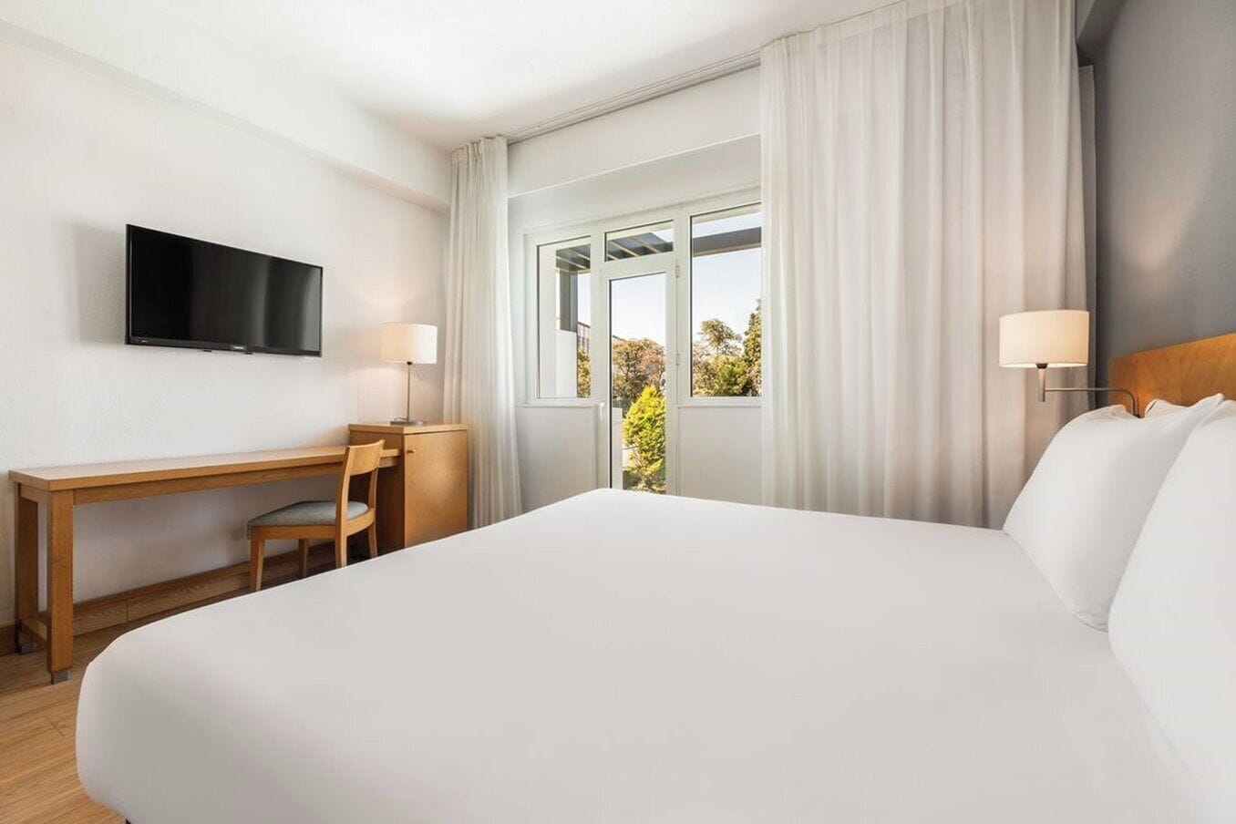 deluxe double room, terrace | minibar, desk, laptop workspace, blackout curtains