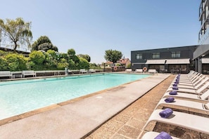 Seasonal outdoor pool, open 11:00 AM to 9:30 PM, pool umbrellas - Exe Peregrino (Santiago de Compostela)