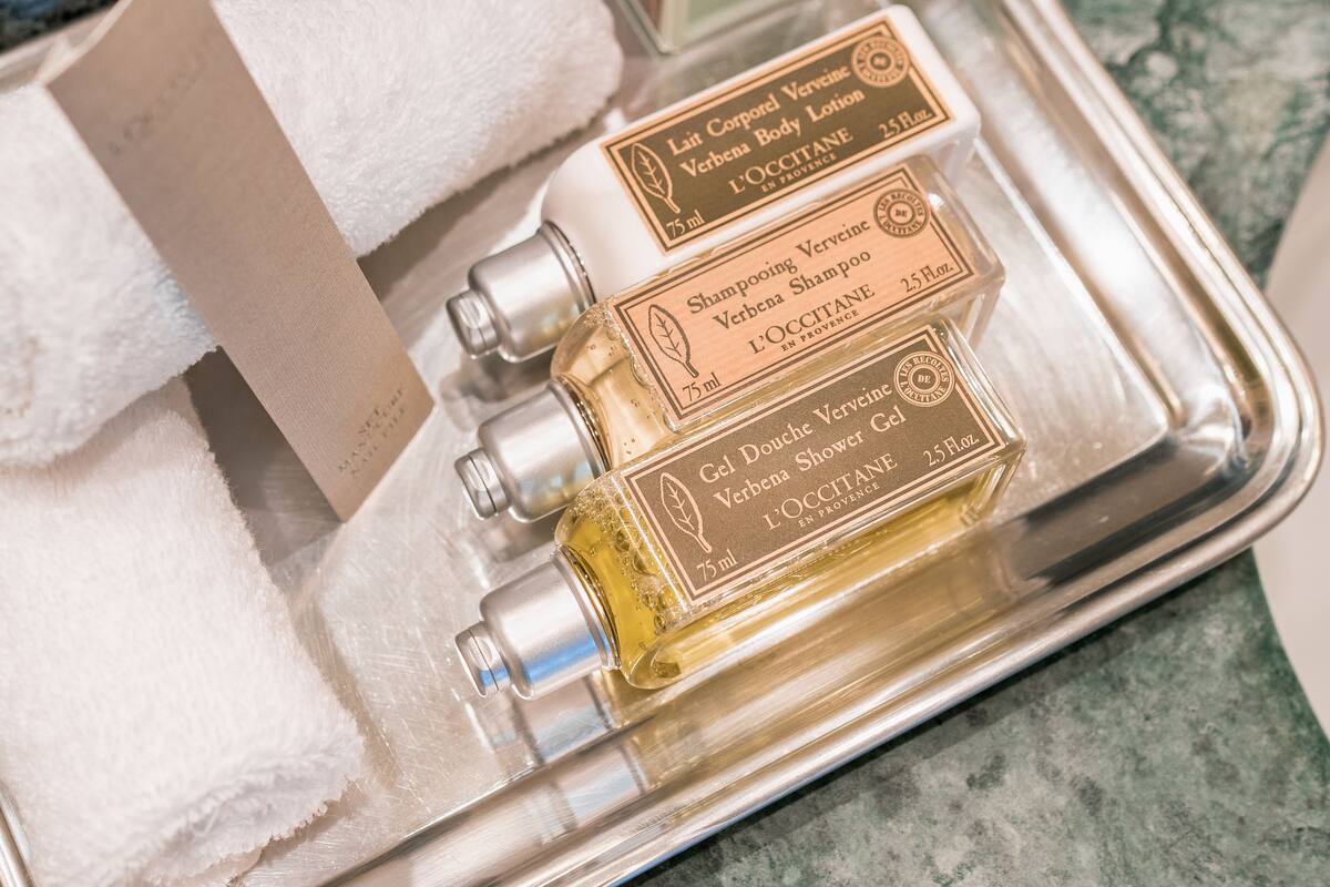 combined shower/bathtub, rainfall showerhead, designer toiletries