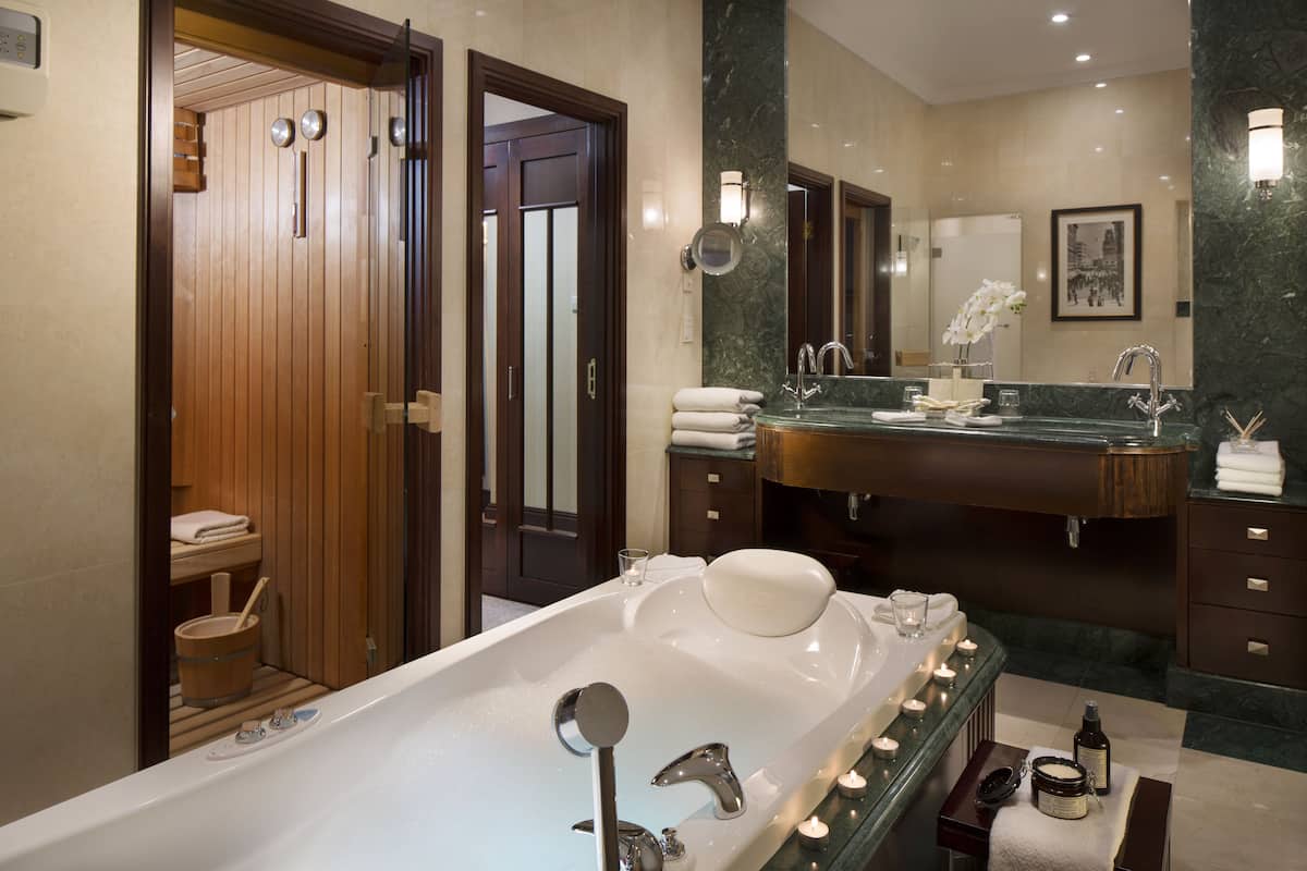 esplanade suite, 1 king bed | premium bedding, down duvets, minibar, in-room safe