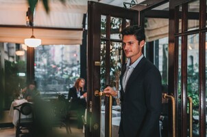 Breakfast and lunch served