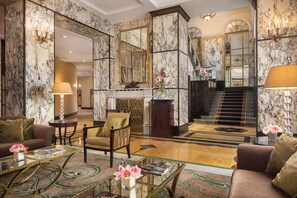 Lobby-Lounge