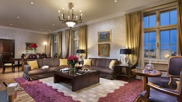Esplanade Suite, 1 King Bed | Premium bedding, down comforters, minibar, in-room safe