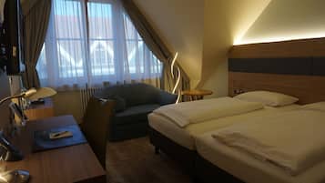 1 bedroom, premium bedding, in-room safe, desk