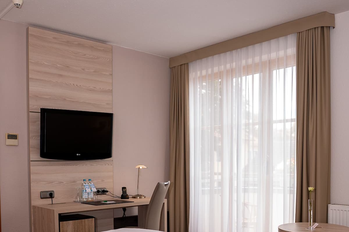 1 chambre, literie de qualité, coffre-fort, bureau