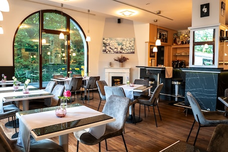 Bar (on property). Hotel Kastanienhof