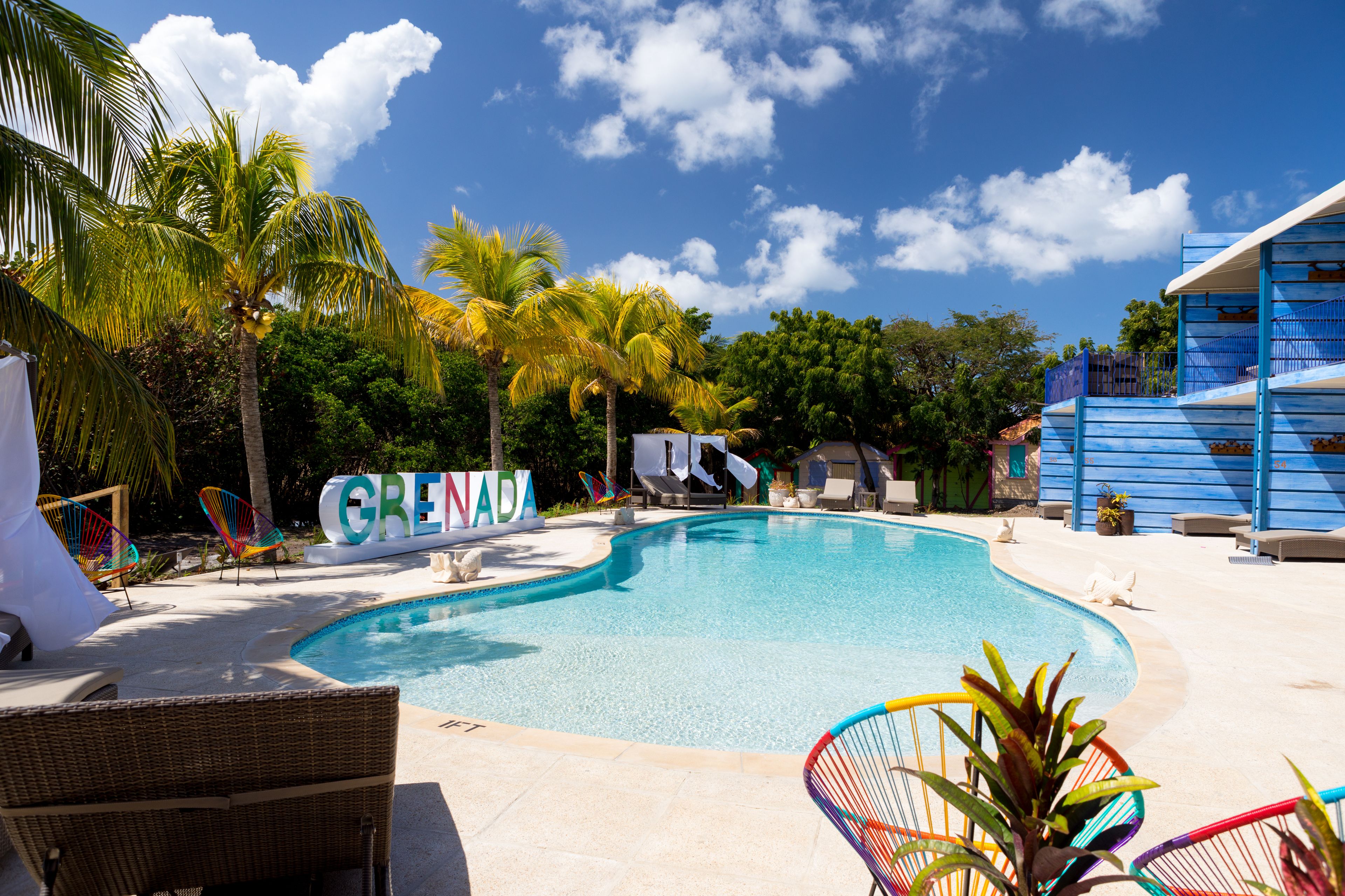 4 outdoor pools, free pool cabanas, pool umbrellas