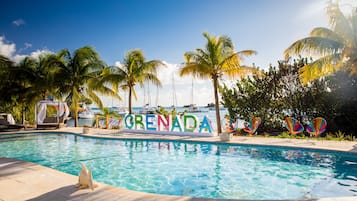 4 outdoor pools, free pool cabanas, pool umbrellas