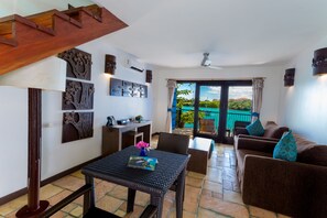 Waterfront Suite | Living area