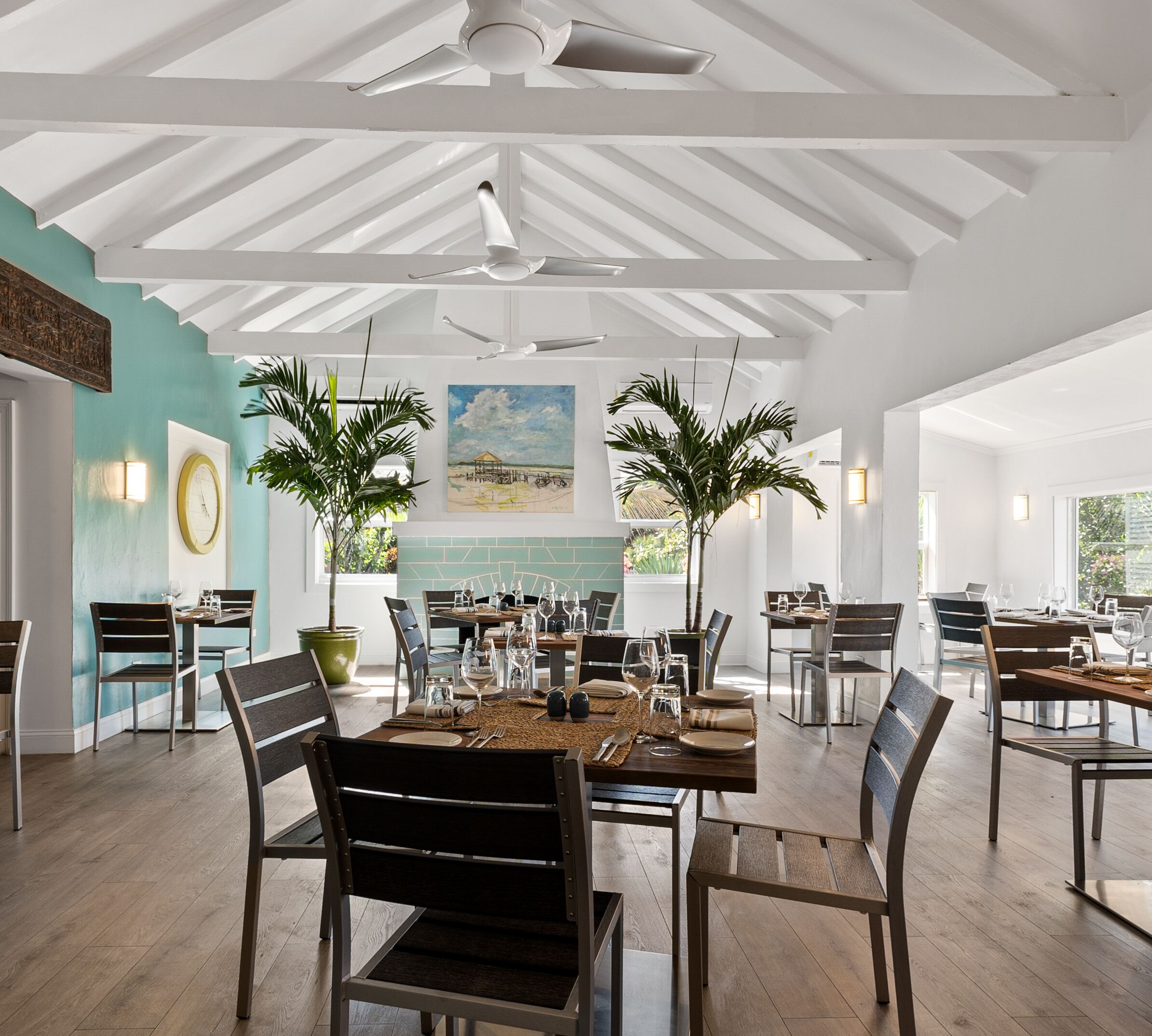 breakfast, lunch and dinner served