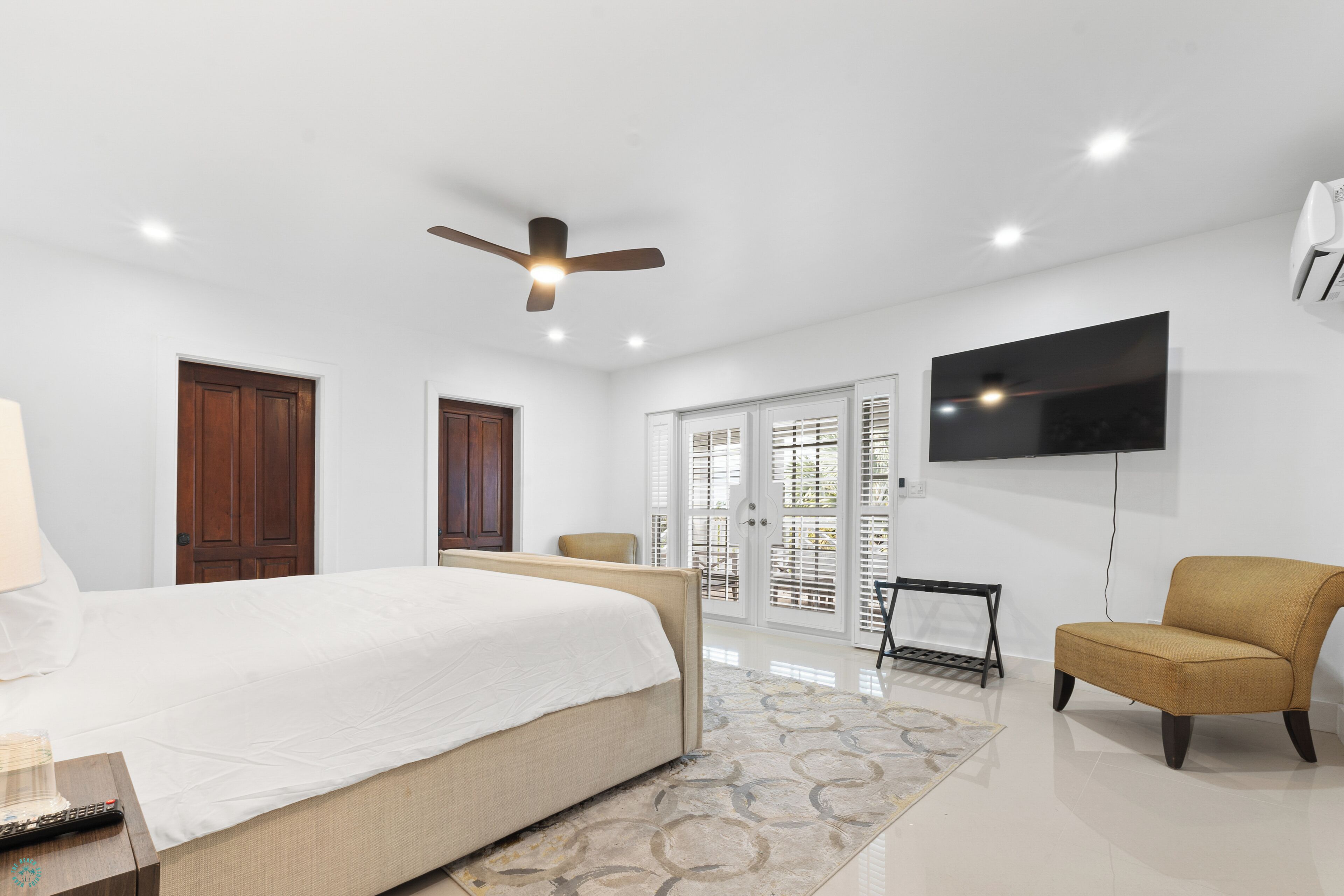 2 bedroom w/ kitchen | in-room safe, iron/ironing board, free rollaway beds, bed sheets