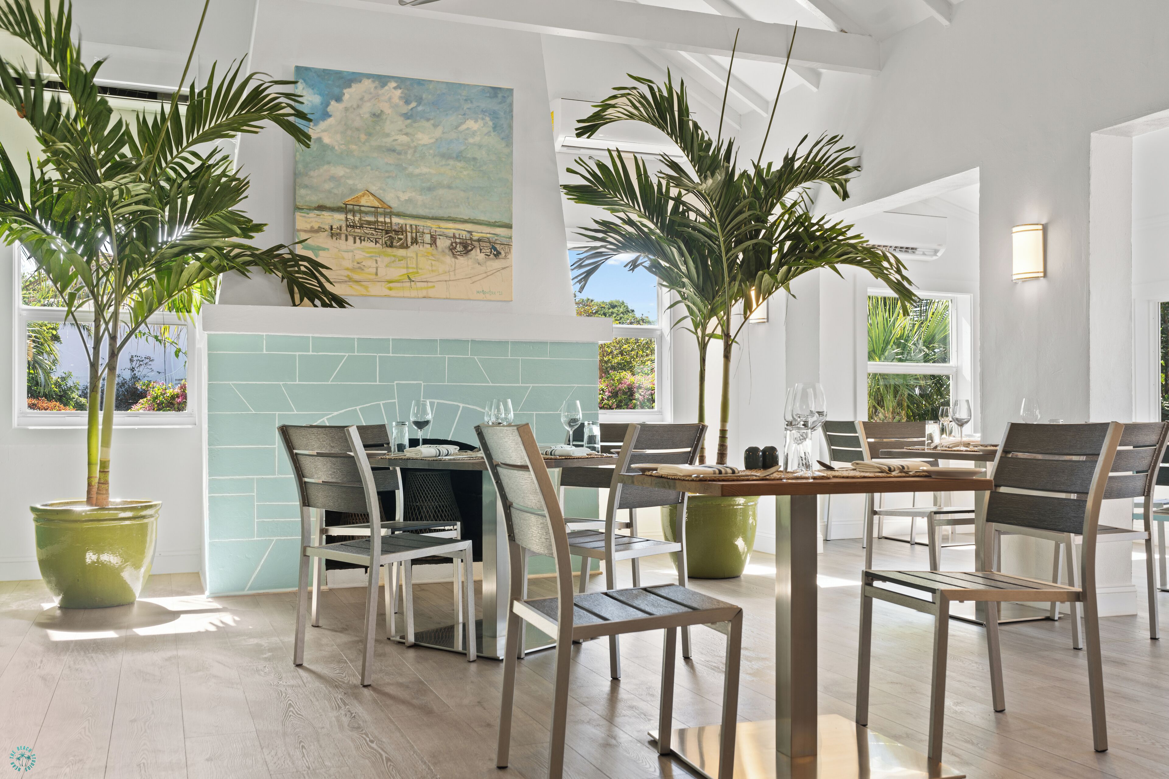 breakfast, lunch and dinner served