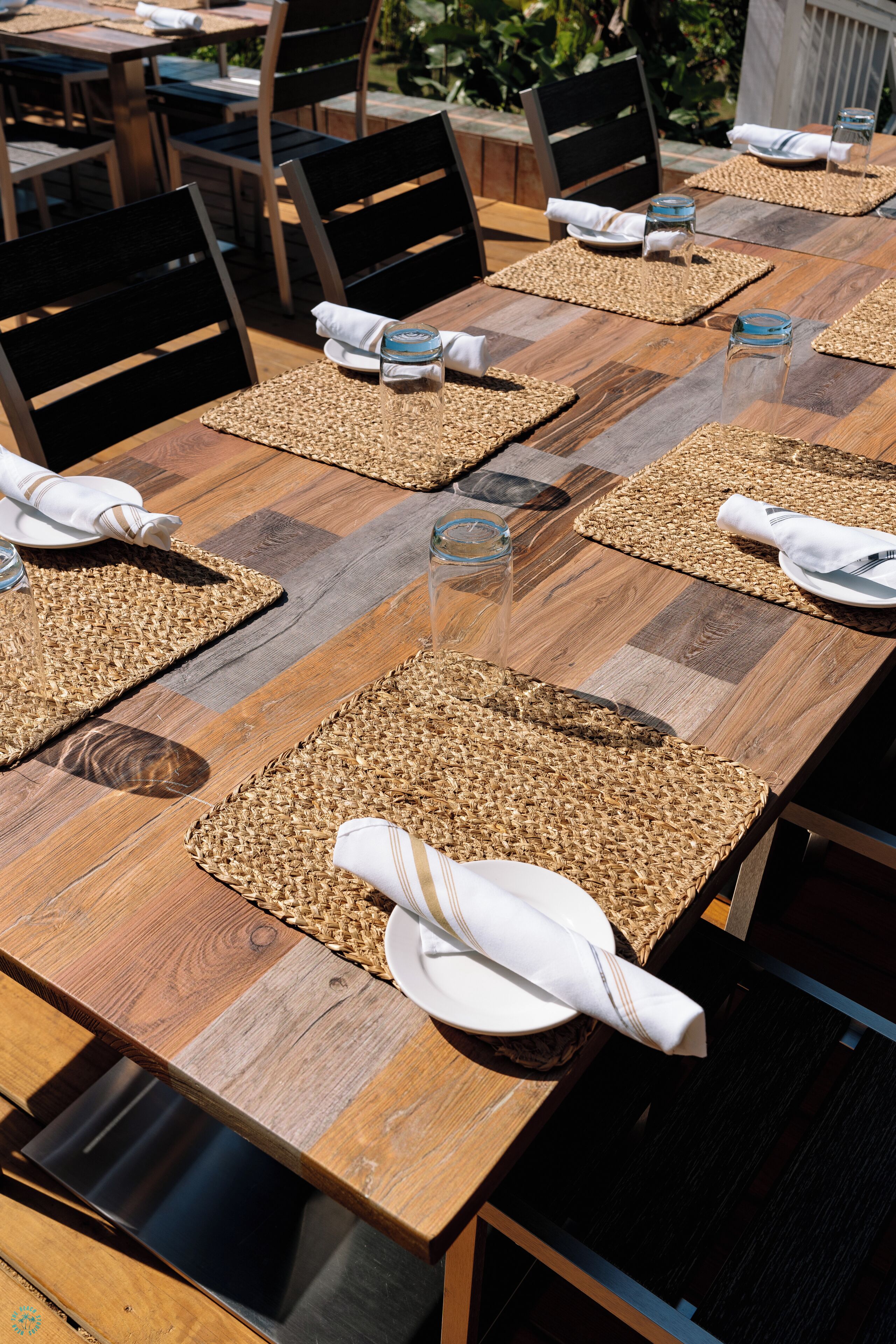 breakfast, lunch and dinner served