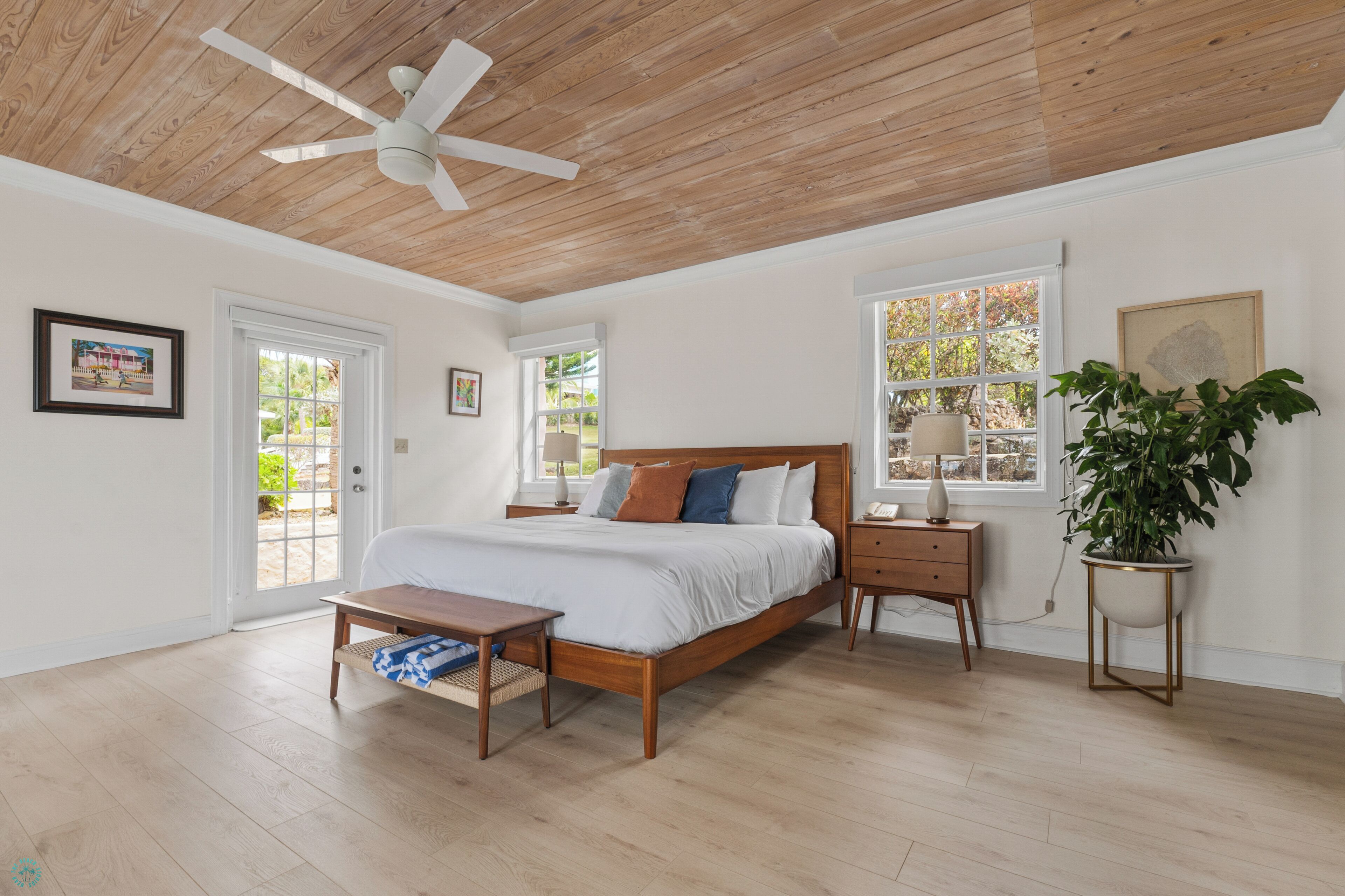 king room with daybed | in-room safe, iron/ironing board, free rollaway beds, bed sheets