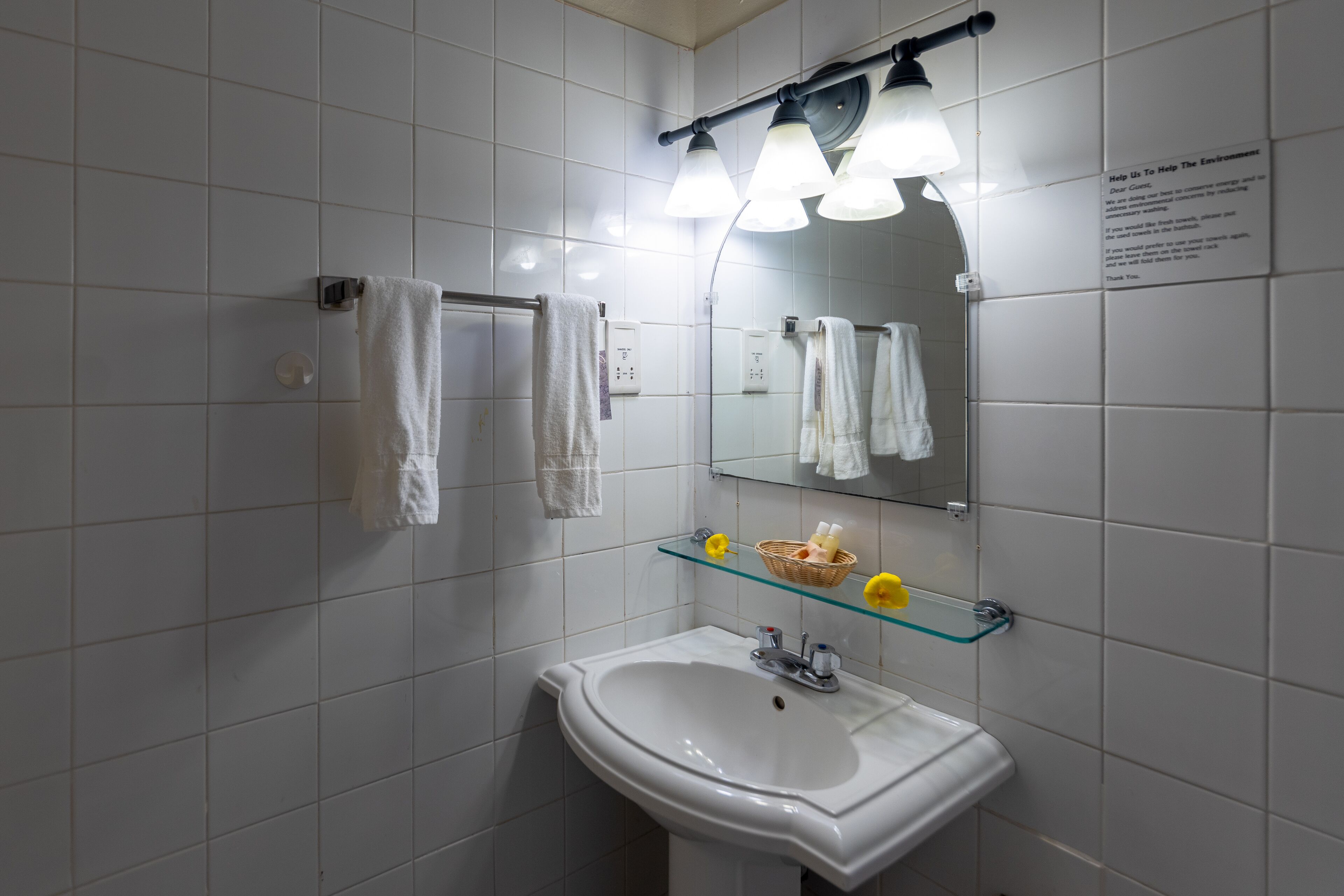 standard apartment, 1 bedroom | bathroom | combined shower/bathtub, free toiletries, hair dryer, towels