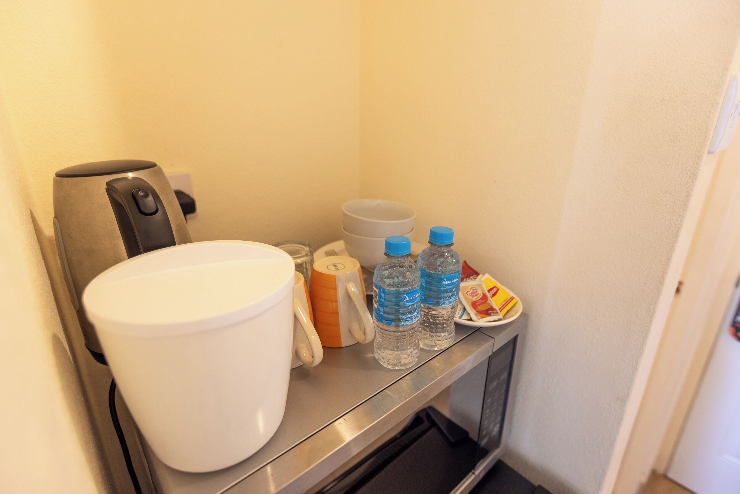 hilltop oceanview room | in-room safe, desk, iron/ironing board, free wifi