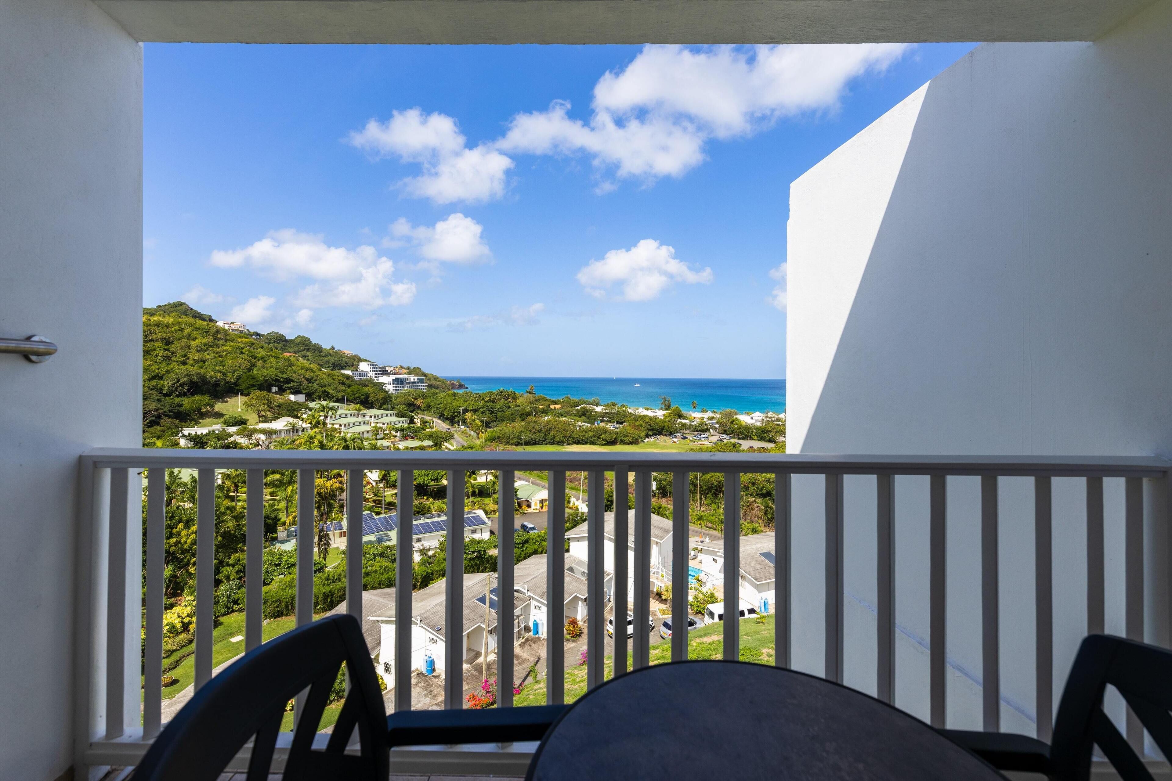 Hilltop Oceanview Room | Terassi/patio