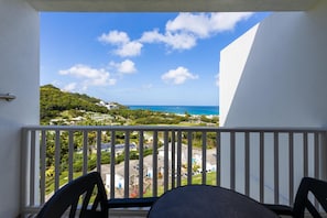 Hilltop Oceanview Room | Terrasse/Patio