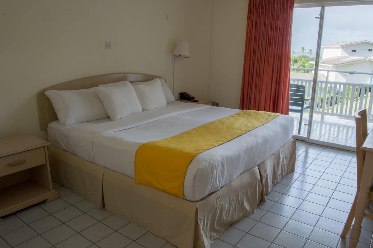 Hotel Room | In-room safe, desk, iron/ironing board, WiFi (free)