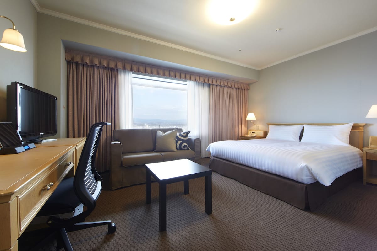 Executive Double (31 sq.m. / Non-Smoking) | 1 bedroom, premium bedding, down comforters, in-room safe