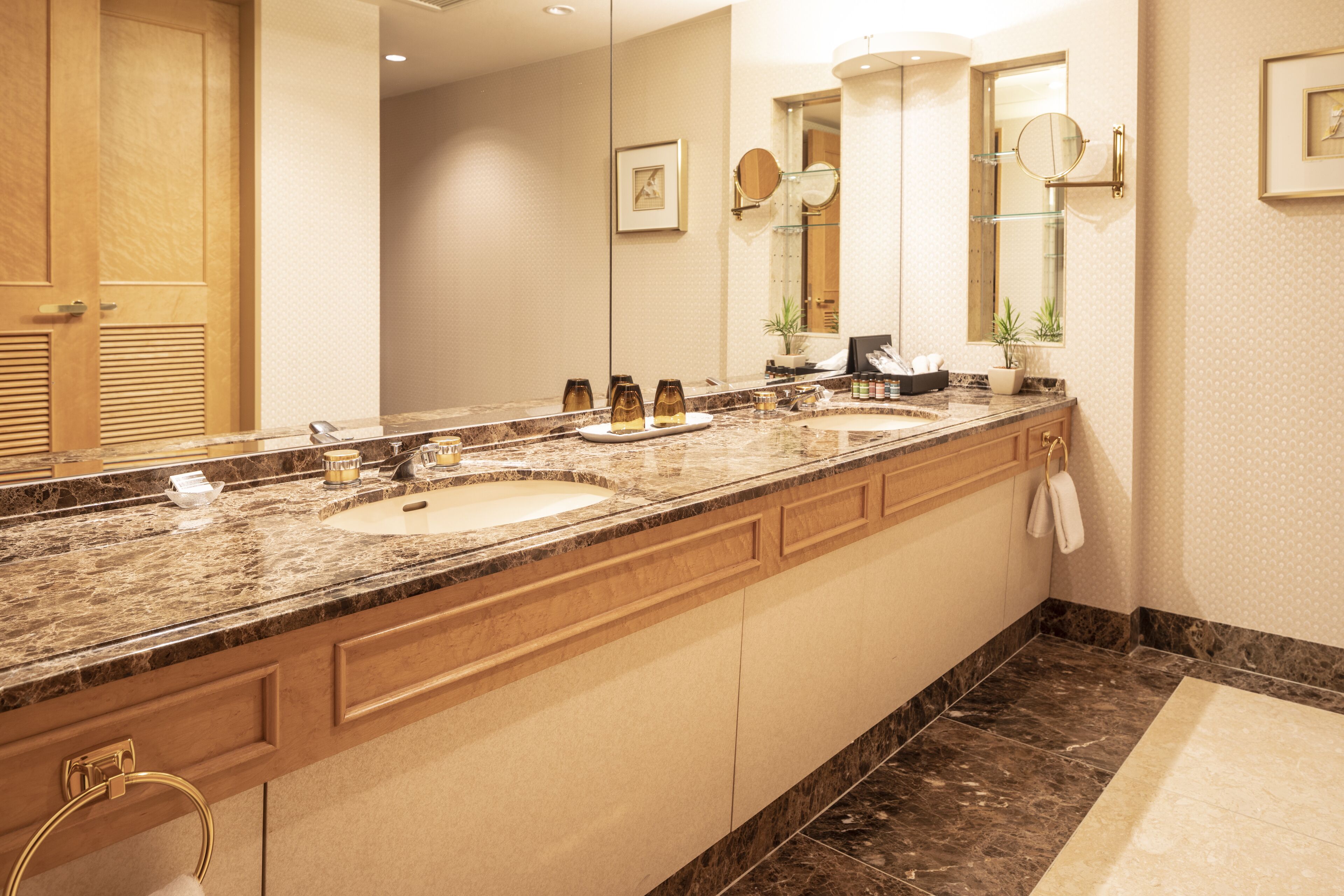 royal suite | bathroom | separate bathtub and shower, free toiletries, hair dryer, bathrobes