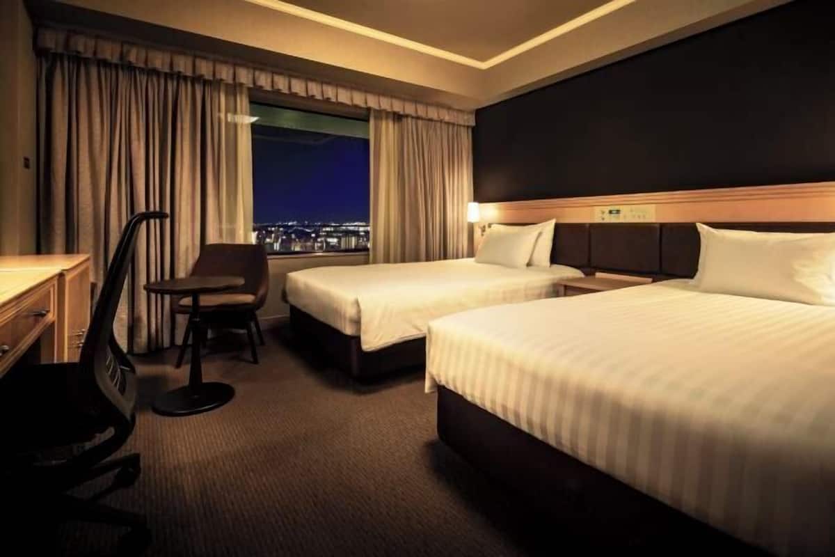 1 bedroom, premium bedding, down duvets, in-room safe