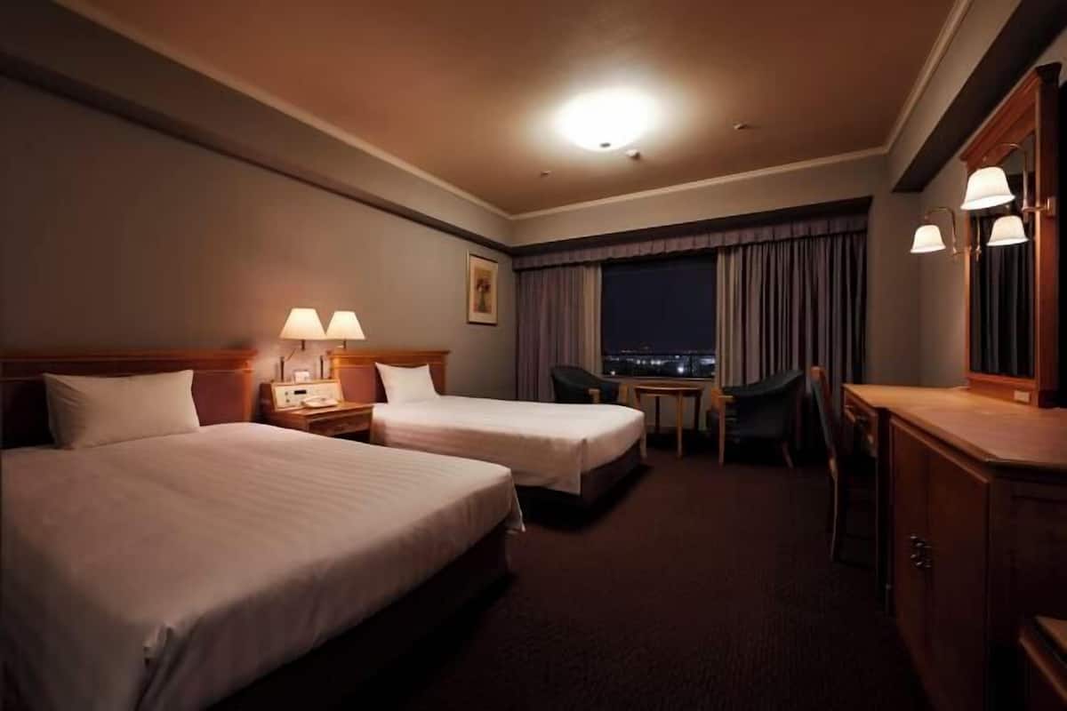 1 bedroom, premium bedding, down duvets, in-room safe